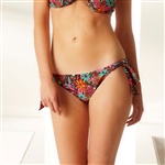 Panos Emporio Akti-6 10 Tie Brief. Somat ja miellyttävät bikinipikkuhousut, joissa sidottava nauha sivuilla.
Materiaali: 80% polyamidia, 20% el...